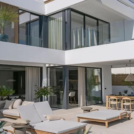 Marbesa Beachside Lux ماربيا