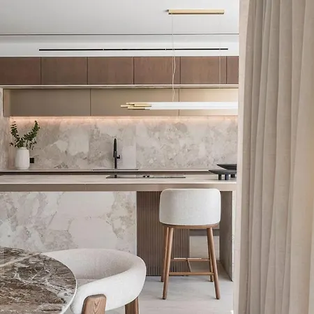 فيلة Marbesa Beachside Lux *