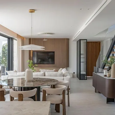 فيلة Marbesa Beachside Lux *