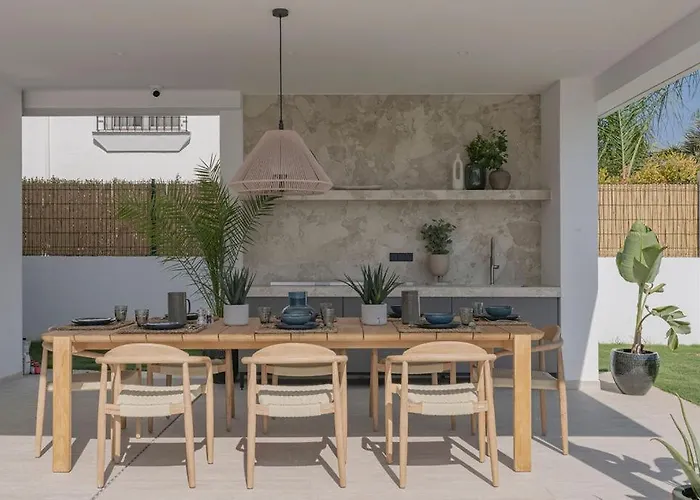 فيلة Marbesa Beachside Lux
