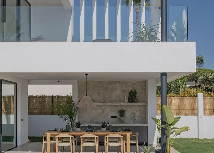 فيلة Marbesa Beachside Lux