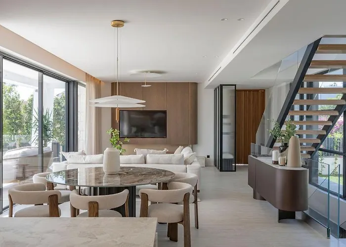 فيلة Marbesa Beachside Lux *